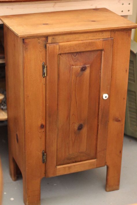 Country Cupboard Goes Glam - My client wanted a fresh new look for this small cabinet where she stored her cookbooks. The tiny knob and outdated pine gave it mo… Cupboard Makeover, Furniture Repurposing, Country Cupboard, Pine Cabinets, Kitchen Ideals, Pine Furniture, Paint Diy, Furniture Rehab, Small Cabinet