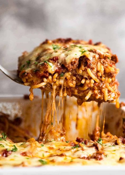 Best Freezer Meals, Baked Spaghetti Recipe, Spaghetti Pie, Spaghetti Casserole, Recipetin Eats, Recipe Tin, Baked Spaghetti, Spaghetti Bolognese, Spaghetti Recipes