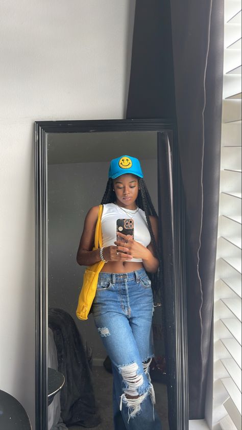 Black Trucker Hat Outfit, Trucker Hat Aesthetic Outfit, Yellow Tote Bag Outfit, Beanie Outfit Summer, Snapback Hats For Girls Outfits, Blue And Yellow Outfit Ideas Black Women, Trucker Hat Outfit Black Women, Outfit Inspo With Trucker Hat, Trucker Hat Outfit Baddie