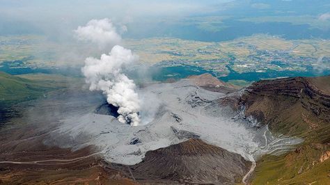 mount aso japan eruption april 15 2016, mount aso japan eruption april 15 2016 after earthquakes, mount aso japan eruption april 15 2016 after devastating earthquake japan, aso volcano erupts after earthquakes april 2016 Kanlaon Volcano, Mount Kanlaon, Japan Volcano, Burning Mountain, Mauna Loa, Japan Picture, Dramatic Photos, Tottori, Kyushu