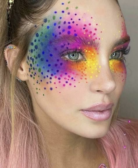 Facepainting Ideas Festival, Pride Face Paint, Confetti Makeup, Rainbow Makeup Looks, Pride Makeup Ideas, Carnaval Make-up, Power Makeup, Festival Face Paint, Make Carnaval