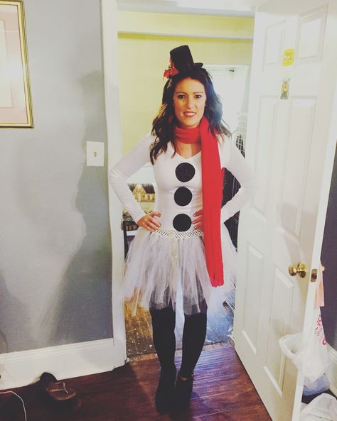 Christmas Custome Ideas For Women, Snow Costume Winter, Snowman Costume Woman, Winter Costume Ideas, Christmas Character Costumes, Ugly Christmas Sweater Diy Funny, Christmas Costumes Women, Snowman Costume, Xmas Costumes