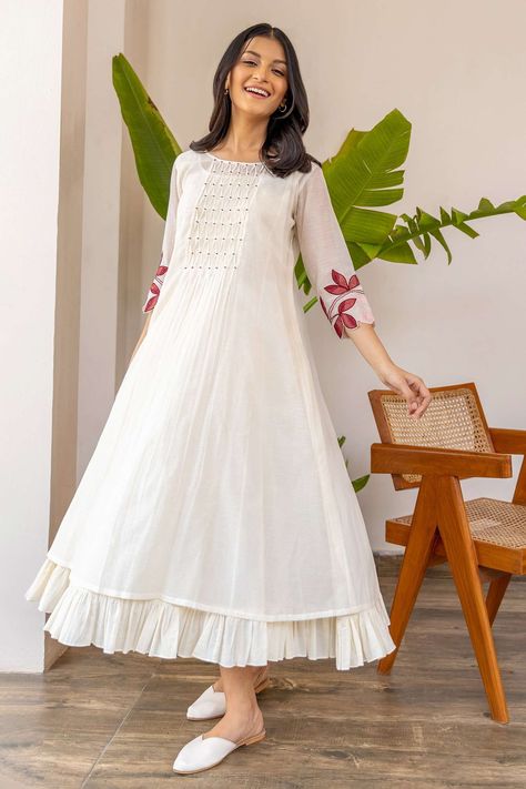 Chanderi Dress, Smock Pattern, Maxi Frocks, डिजाइनर कपड़े, Simple Frocks, India Dress, Frock For Women, Kurta Designs Women, Dress Occasion