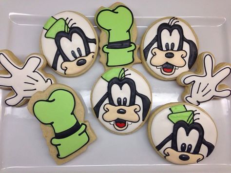 Goofy Cookies with hat https://www.facebook.com/CheersToCookies Goofy Party Ideas, Goofy Party Decorations, Goofy Themed Birthday Party, Goofy Cupcakes, Goofy Birthday Party, Goofy Birthday, Goofy Cake, Γενέθλια Mickey Mouse, Big Mouse