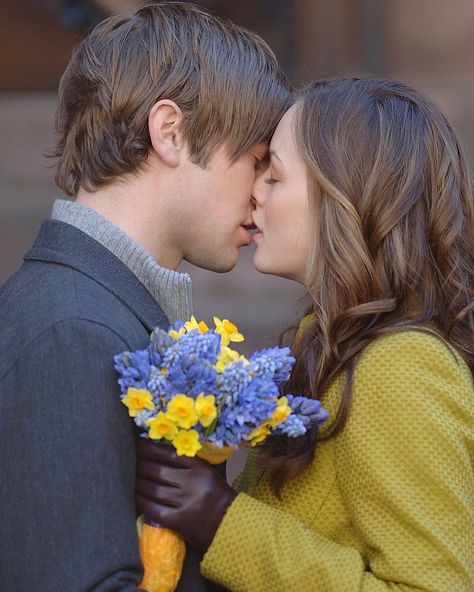 B and N #natearchibald #chacecrawford #blairwaldorf #leightonmeester #BandN #BlairandNate #couple #kindalovedthem #didyoushipthem #comment @itsmeleighton @chacecrawford Chase Crawford, Odeya Rush, Glendale California, Blue Floral Wedding, Nate Archibald, Ed Westwick, American Legion, Chace Crawford, Floral Wedding Dress