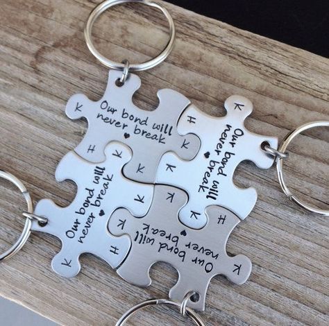 ♕(4)♕Sⅰsters❥ Bff Accessories For 2, Tattoo Sister, Best Friend Keychain, Friends Keychain, Sister Tat, Bff Jewelry, Wedding Initials, Friend Jewelry, Bff Necklaces