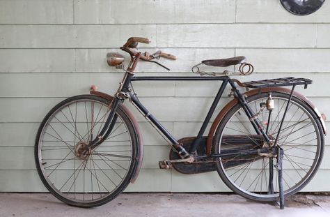 Antigua bicicleta antigua en el fondo de... | Free Photo #Freepik #freephoto #fondo #marco #vintage #viajes Marco Vintage, Old Bicycle, Premium Photo, Free Photo, Free Photos, Bicycle, Bike, Quick Saves