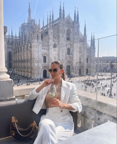 Milan Italy Fashion, Milan Outfits, Italy Travel Outfit, Milan Travel, Rome Photo, Best Friend Pictures Tumblr, Luxury Lifestyle Women, Italy Outfits, Italy Photography