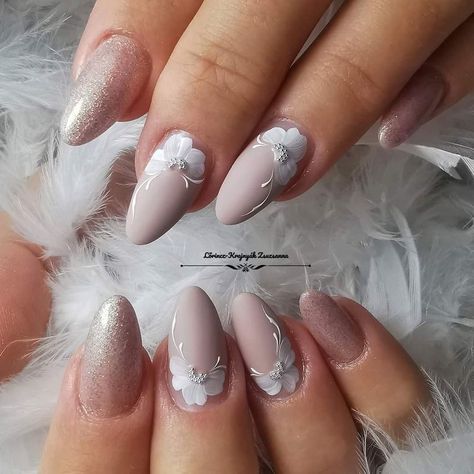 Peony Nails Design, Ongles Beiges, Cruise Nails, Bridal Nails Designs, Confetti Nails, Gel Toe Nails, Bridal Nail Art, Sassy Nails, Nail Art Designs Summer