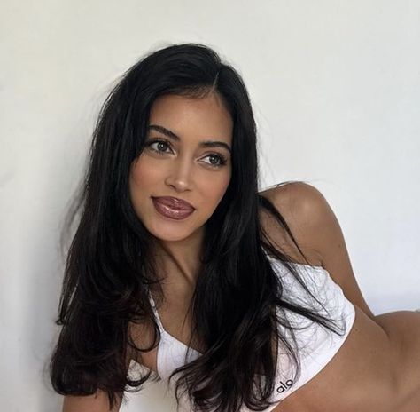 Cindy Wolfie Hair, Cindy Kimberly Blue Eyes, Young Cindy Kimberly, Wolfy Cindy, Wolfie Cindy Aesthetic, Cindy Kimberly Face, Cindy Kimberly Makeup, Cindy Kimberly Icons, Babydoll Makeup