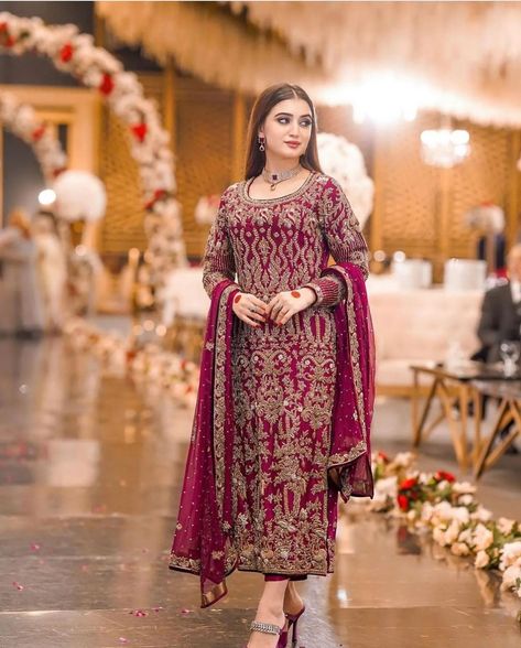 Simple Barat Dress Pakistani, Barat Dress, Barat Dress For Sisters, Pakistani Wedding Dresses Sisters Barat Simple, Baraat Dresses For Sisters Pakistani, Dress For Bride Sister, Hania Amir In Bridal Dress, Haldi Outfits, Red Bridal Dress