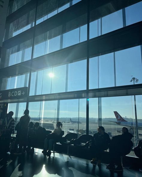 Berlin Airport, Vienna Airport, Airport Vibes, Airport Flight, Geneva Airport, Paris Airport, Airport Aesthetic, Travel Vibes, Photo Insta