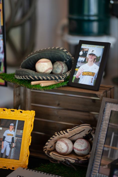 Senior Baseball Banquet Ideas, Signing Day Table College Baseball, High School Senior Table Display, Senior Boy Graduation Party Ideas, Highschool Graduation Party Ideas Boys, Graduation Baseball Theme, Boys Graduation Party Ideas Centerpieces, Sports Theme Graduation Party Ideas, Baseball Graduation Centerpieces