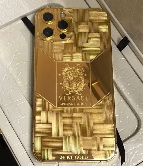 Expensive Phone, Apple Gadgets Iphone, Cute Ipod Cases, Gold Bullion Bars, Luxury Iphone Cases, Stylish Iphone Cases, Expensive Jewelry Luxury, Gold Money, Gold Iphone