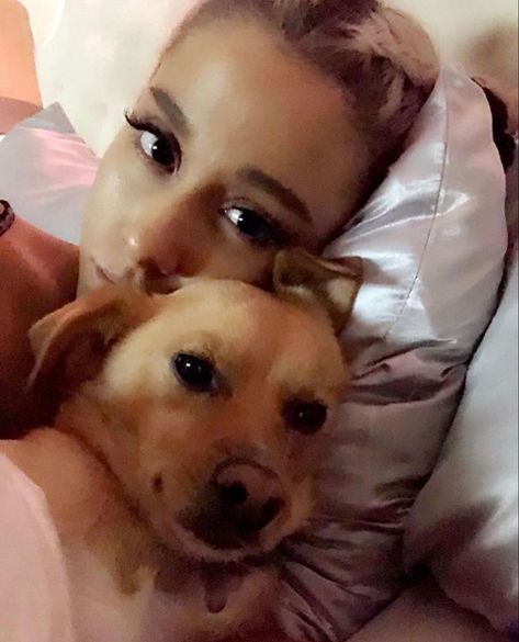 Ariana Grande Selfie, Ariana Grande Icons, Ariana Instagram, Ariana Grande Gif, Cutest Dog Ever, Ariana Grande Cute, Ariana Grande Photoshoot, Ariana Grande Photos, Forever Girl