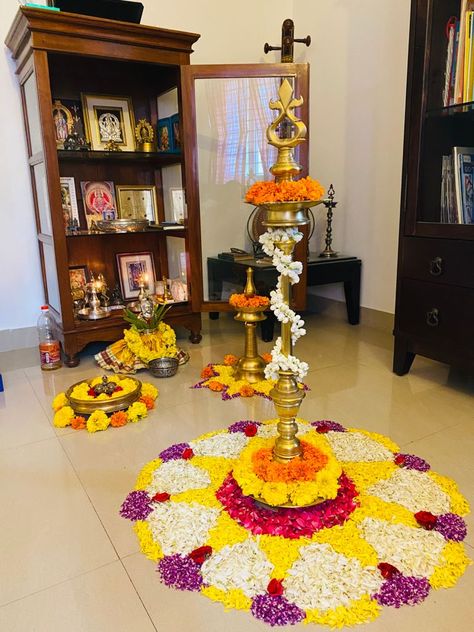 Samay Decoration, Lakshmi Pooja, Space Home Decor, Goddess Decor, Goddess Lakshmi, Clay Art Projects, Pictures Images, Clay Art, Flower Designs