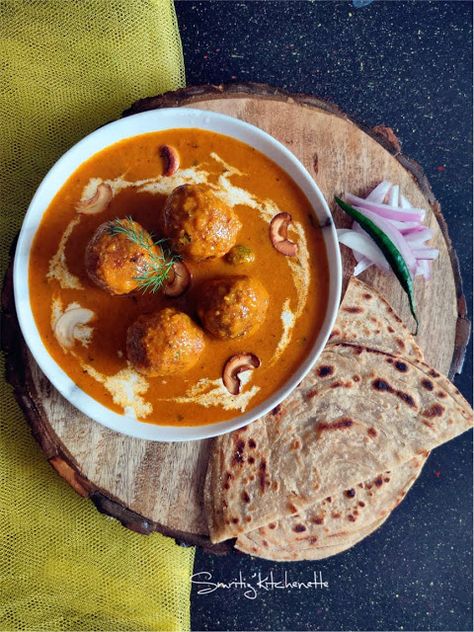 Malai Kofta are the soft cottage cheese balls submerged in rich tomato gravy mostly enjoyed with flaky herb bread or pulao Paneer Kofta Curry Recipe, Paneer Malai Kofta, Malai Kofta Recipe, Kofta Curry Recipe, Creamy Curry, Kofta Recipe, Malai Kofta, Tasty Recipes Videos, Indian Recipes