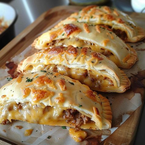 Cheese Empanadas Recipe, Homemade Empanadas, Beef Empanadas Recipe, Cheese Empanadas, Hand Pies Savory, Beef Empanadas, Cooking Chicken To Shred, Empanadas Recipe, Homemade Beef