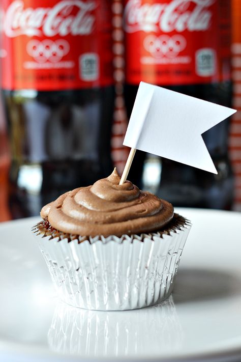 You've heard of Coca-Cola cake. Enjoy a fun twist on the traditional dessert with Coca-Cola Cupcakes! Coca Cola Cupcakes, Cola Cupcakes, Coca Cola Recipes, Pecan Desserts Recipes, Best Fudge Recipe, Cola Recipe, Easy Christmas Candy Recipes, Coca Cola Cake, Easy Chocolate Fudge