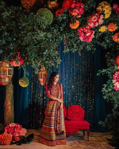 Universal Décor on Instagram: “A Garden with all the vibrant sangeet touches for our beautiful bride Jas ✨  captured by @amritphotography  #universaldecor…” Burgundy Wedding Centerpieces, Photoshoot Boy, Sangeet Decor, Indian Wedding Receptions, Mehendi Decor Ideas, Night Wedding Decor, Cocktail Decoration, Dream Wedding Reception, Large Flower Arrangements