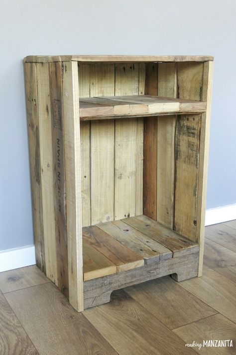 Wood Side Table Diy, Diy Side Table, Projects Design, Wooden Pallet Furniture, Wood Side Table, Pallet Decor, Wooden Pallet Projects, Pallet Crafts, Wooden Shelf