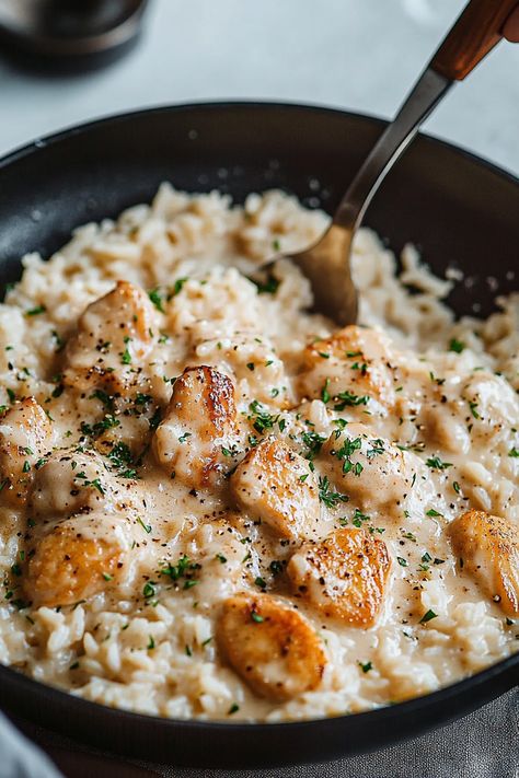 One Pan Creamy Parmesan Chicken with Rice Recipes For Your Boyfriend, Chicken Recipe For One Person, Recipes For Boyfriend, Impressive Dinner Ideas, Parmesan Chicken Rice, Parmesan Chicken And Rice, Chicken Recipes For One, Winter Comfort Food Recipes, Boyfriend Dinner