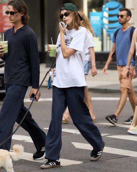 Kaia Gerber Style Street, Kaia Gerber Outfits, 대학생 스타일, Kaia Gerber Street Style, Kaia Gerber Style, Adidas Samba Outfit, Samba Outfit, Models Off Duty Style, Kaia Gerber