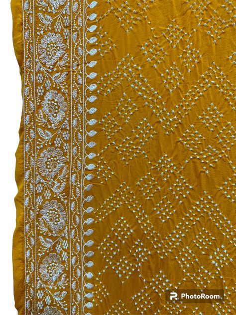 *bandhani dupatta* #vanzabandhanisareesrajkot #vanzabandhanisareesrajkot #vanzabandhanisaree #banarasisaree #bandhani #traditionalsaree #traditionalsarees #georgettesaree #puregeorgette #Ajrakh #ajrakhprints #designersareeusa #sareeaddict #sari #sareeuk #sareesuk #sareeonline #sareesonline #handloom Bandhani Duppata, Bandhani Dupatta, Ajrakh Prints, Saree Blouse Designs Latest, Bandhani Saree, Blouse Designs Latest, Traditional Sarees, Traditional Dress, Banarasi Sarees