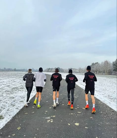 Family Running Together, Puresport Run Club, Uvu Running Club, Runner Aesthetic Boy, Running Couple Aesthetic, Running Club Aesthetic, Uvu Training Club, Run Club Aesthetic, Running Aesthetic Men