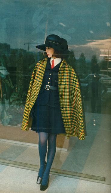 1968 straight into 2018! This look still works on so many levels. Plaid is making a cool resurgence alone with tailored belting. 70s Mode, 1970's Fashion, 60s 70s Fashion, Fashion 1960s, Sixties Fashion, Paris Mode, Preppy Chic, 70s Dress, Nightingale