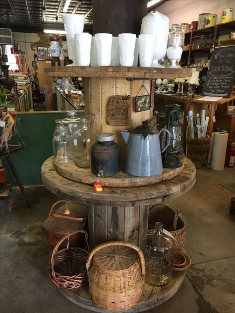 Wooden Spool Display, Wooden Spool Retail Display, Big Wooden Spool Ideas, Vender Booth, Country Store Display, Candy Booth, Giant Thread Spool, Tool Display, Large Wooden Spools