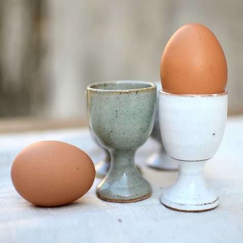 https://flic.kr/p/ee1sDR | Nom-Living-Egg-Cup-Classic-Snow-White-02 | Hand Moulded Rustic Ceramic Egg Cup in an elegant simple classic design and natural textured glazes. www.nomliving.com Modern Country Kitchens, Ceramic Egg Cups, Vintage Egg Cups, Eating Eggs, Pottery Workshop, Breakfast Set, Rustic Ceramics, Hand Thrown Pottery, Ceramics Ideas