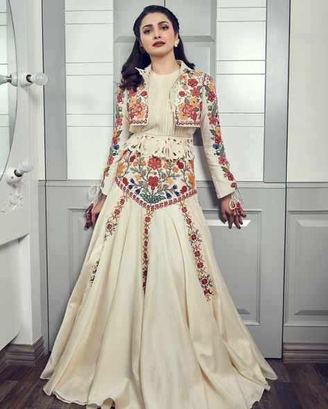 Indian Outfits Modern, Chaniya Choli Designs, Prachi Desai, Navratri Dress, Trendy Outfits Indian, Latest Dress Design, Choli Designs, Indian Dresses Traditional, Traditional Indian Outfits