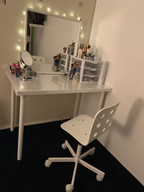 Easy Vanity Ideas, Diy Vanity With Mirror, Home Made Vanity, Diy Makeup Vanity Homemade, Desk To Vanity Diy, Vanity On A Budget, Homemade Vanity, Homemade Desk, Cheap Vanity