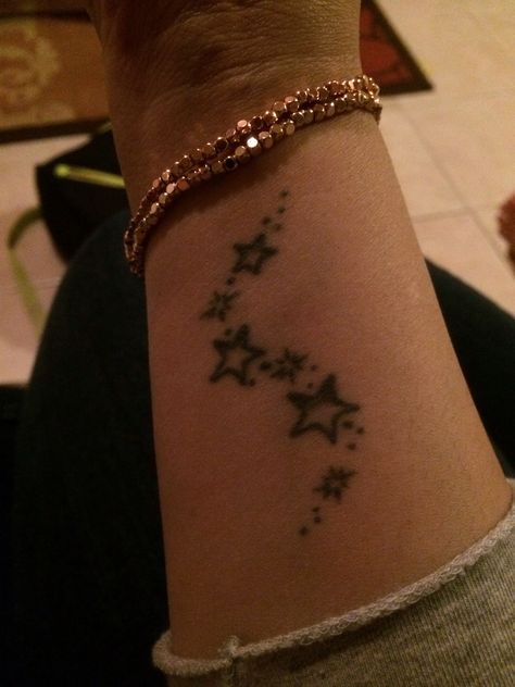 Reach for the stars Reach For The Stars Tattoo, Stars Tattoo, Cute Hand Tattoos, Pretty Hand Tattoos, Tattoos For Black Skin, Pretty Tattoos For Women, Dope Tattoos For Women, Stylist Tattoos, Small Hand Tattoos