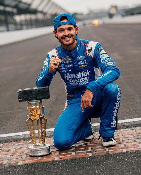 Kyle Miyata Larson is an accomplished American race car driver with a strong presence in multiple racing series. He is… 

Read More: Kyle Larson Biography: Age, Net Worth, Instagram, Spouse, Height, Wiki, Parents, Siblings, Children Espy Awards, Race Car Driver, Kyle Larson, Chevrolet Camaro Zl1, Indycar Series, Radio Personality, Car Driver, Charlotte Flair, Nascar Cup Series