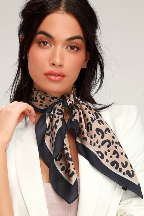 Leopard Scarf Outfit, Black Scarf Outfit, Spring Scarf Outfit, Neck Scarf Outfit, Silk Scarf Outfit, Spring Outfits 2020, Silk Scarf Style, Silk Neck Scarf, Leopard Scarf