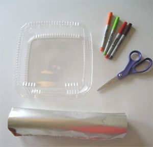 Easy DIY for making your own shrinky dinks and shrinky dink paper. Plastic Fou, Shrink Art, Shrinky Dink, Plastic Crafts, How To Make Diy, Recycled Crafts, Crafty Craft, Diy Projects To Try, Crafts To Do