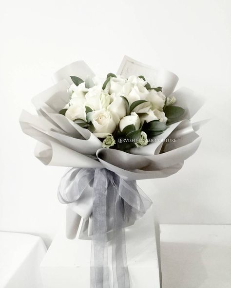 Lervish Exquisite Bouquet Collection Fresh kstyle white Rose Bouquet with grey series wrapping *photo contains lightness and contrast… Balcony Sitting Area, Balcony Sitting, Grey Bouquet, Plants Porch, Graduation Bouquet, White Rose Bouquet, Porch Sitting, Fresh Flower Bouquets, Vase Flowers