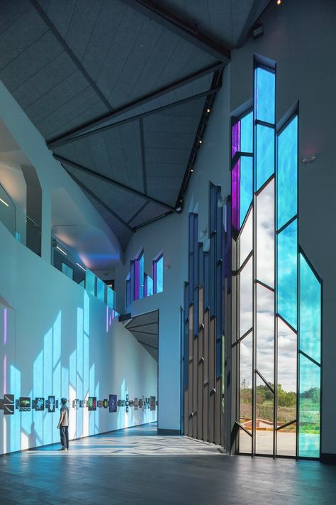 Museum at Prairiefire – VernerJohnson Museum Interior, Glass Museum, Glass Installation, Museum Architecture, Facade Design, Design Museum, Dichroic Glass, Stained Glass Windows, Exhibition Design