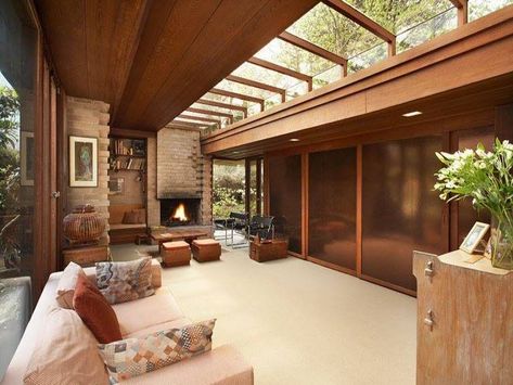 60s Mcm Home, 1960s Mid Century Modern House, Mid Century Atrium, 60s Modern Home, Mid Century Modern Sunroom, Mid Centric Modern House, Min Century Modern, Mid Century Modern Mansion, Small Mid Century House