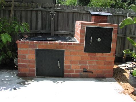 How to make your own backyard brick barbeque Brick Smoker, Brick Grill, Smoker Designs, Pit Bbq, Brick Bbq, Barbecue Pit, Diy Grill, Backyard Grilling, Outdoor Oven