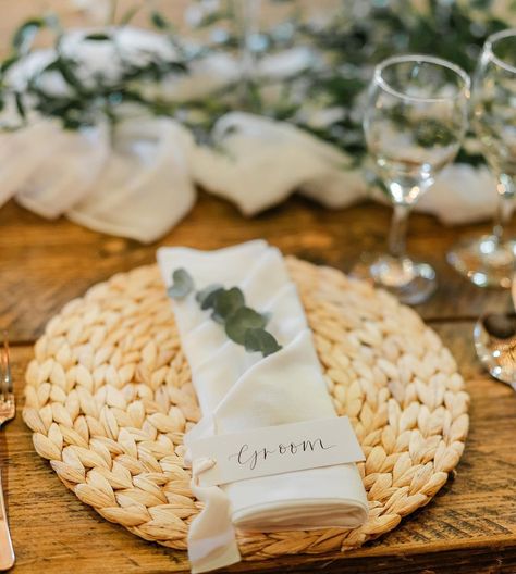 SET WITH STYLE!👌 Placemats allow you to define your place settings in a way that best expresses your style. With so many options on the market, there’s sure to be one that works with the feel of your decor 💫 Here’s one of the most popular options for this spring/summer… @ambiencebuckinghamshire @poppycarterportraits @theflowershedoxford @tythebarnlaunton . . . . #tablesetting #weddingtablesetting #weddings #weddingday #weddingdaydetails #tabledecor #tablestyling #tabledecorideas #place... Wedding Tables Without Plates Place Settings, Wedding Tables Without Plates, Wedding Tables, Table Set Up, Wedding Table Settings, Hawaii Wedding, Place Settings, Table Set, Wedding Table