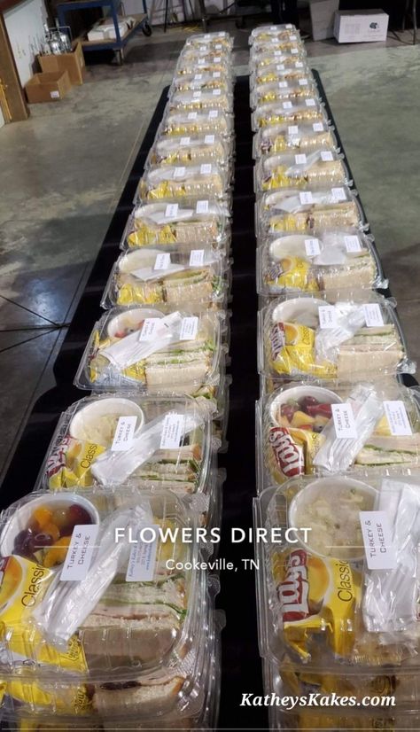 Wrestling Hospitality Room Food, Individually Wrapped Party Food, Boxed Lunch Catering, Lunch Truck, Adult Lunchables, Packing School Lunches, Hello Party, Team Dinner, Boxed Lunch