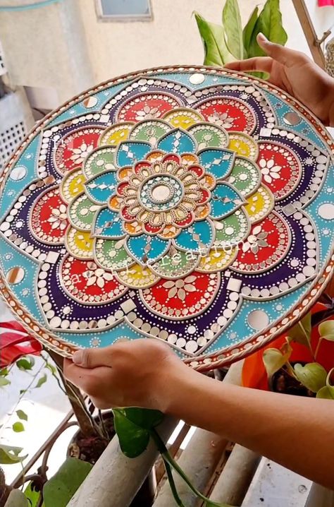 Lippan Art Colour Combination, Big Lippan Art On Wall, Lipan Art Mirror Work, Traditional Lippan Art, Lipan Art Mirror Work Diy, Lipin Art, Lippan Art Work, Art Mandala Design, Lippon Art