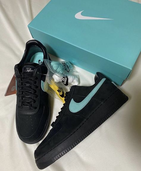 Tiffany Nike Shoes, Air Force 1 Tiffany And Co, Nike Air Force 1 Tiffany, Tiffany Af1, Tiffany Air Force, Tiffany Shoes, Sneaker Wishlist, Nike Air Force 1 Outfit Woman, Air Force 1 Outfit Woman