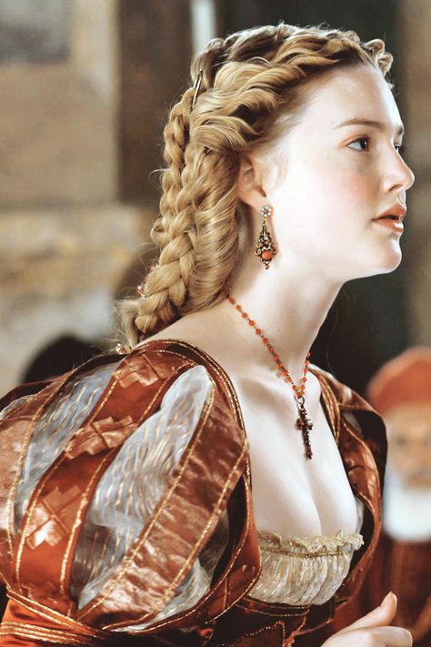 Borgias Costumes, Daena Targaryen, The Borgia, Holliday Grainger, Lucrezia Borgia, The Borgias, Medieval Dress, Period Dramas, Historical Fashion