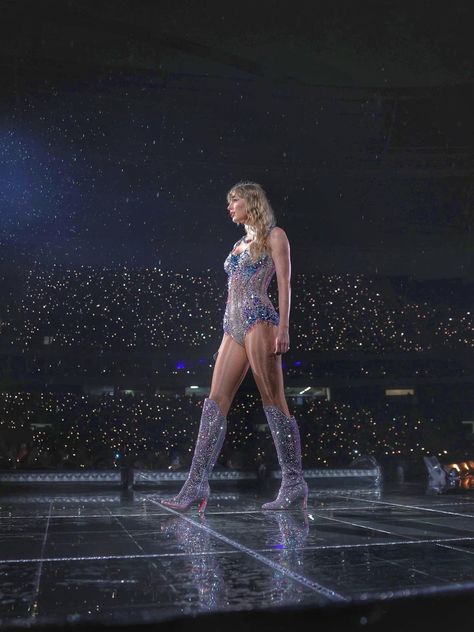 Taylor Swift Fotos, Estilo Taylor Swift, Swift Photo, Taylor Swift Hair, Taylor Swift Concert, Red Taylor, Taylor Swift Wallpaper, Long Live Taylor Swift, Taylor Swift Songs