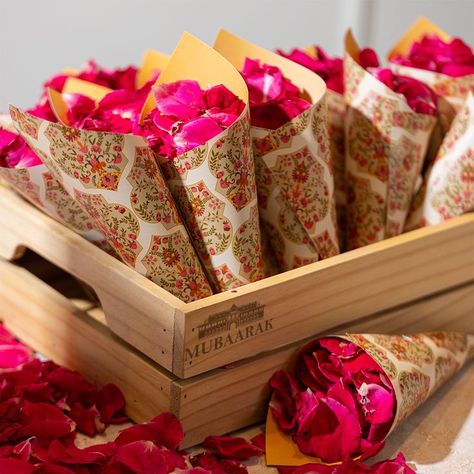 Flower Cones Wedding, Indian Party Favors, Cricket Wedding, Seeds Of Love, Nikah Decor, Wedding Sides, Indian Wedding Gifts, Flower Cones, Indian Wedding Favors