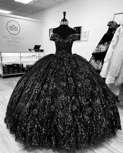 Black And White Sweet 16 Dresses, Black Qencenera Dress, Black And White Quince Dress, Quinceañera Black Dress, Quinceanera Dresses Black And White, White And Black Quinceanera Dresses, Black Quinceanera Ideas, Quince Dress Black, Black And Silver Quinceanera Dresses